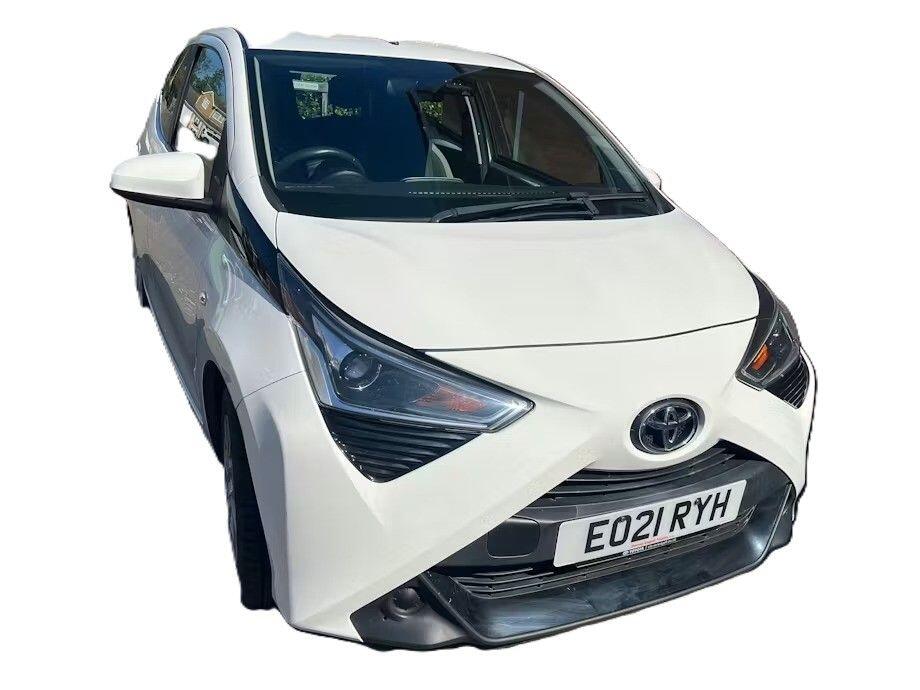 1.0 VVT-i x-play Hatchback 5dr Petrol x-shift Euro 6 (Safety Sense) (71 ps)